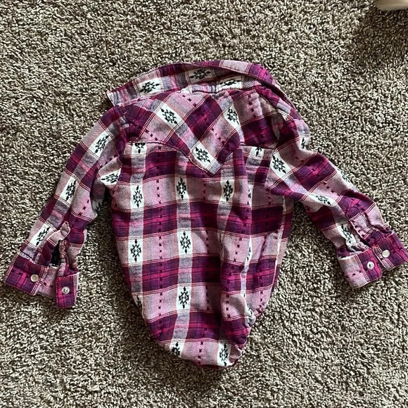 Wrangler Pearl Snap‎ 6-9 - Picture 3 of 3